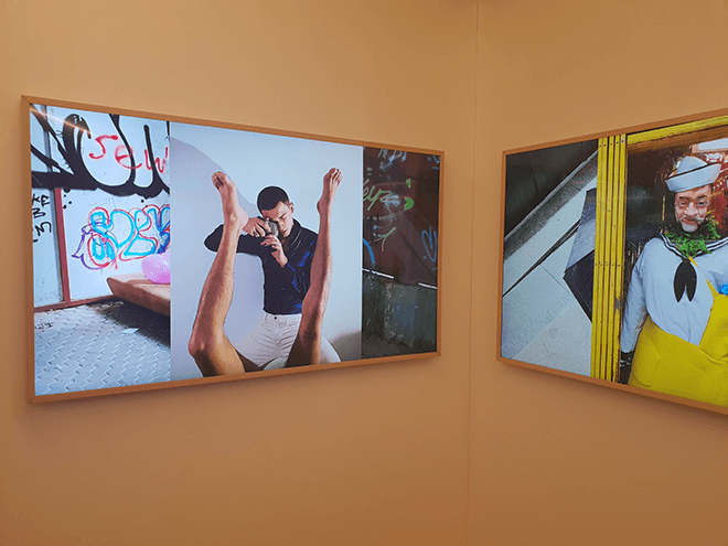 La exposición presenta más de 70 imágenes en los televisores Samsung The Frame