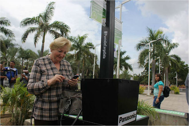 Primer Cargador Solar Urbano de Panasonic fue instalado en una plaza de Venezuela
