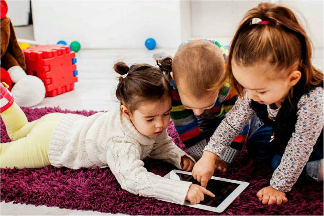 ¿Niños de dos años expertos en el uso de pantallas táctiles?