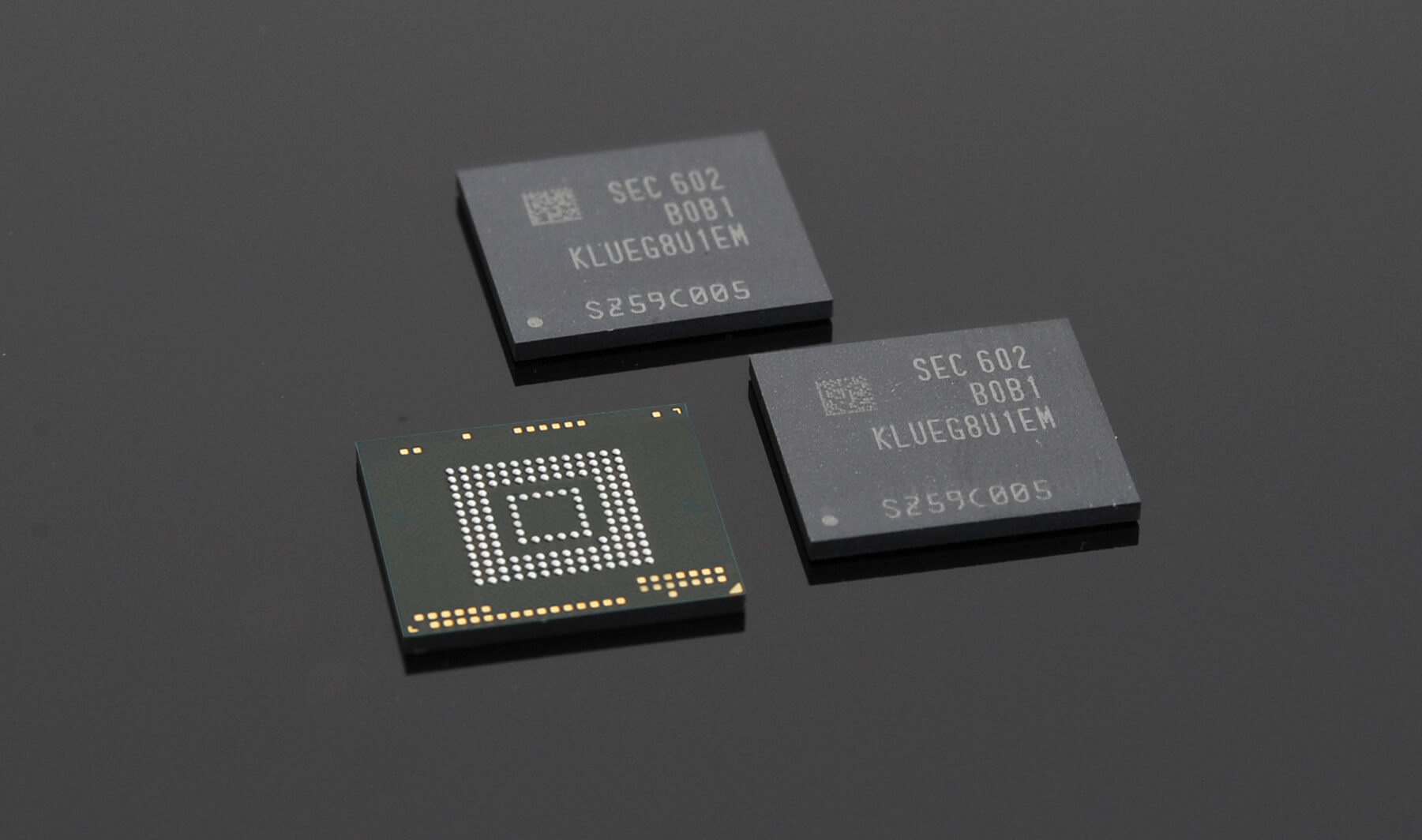 Samsung UFS chip 256 GB