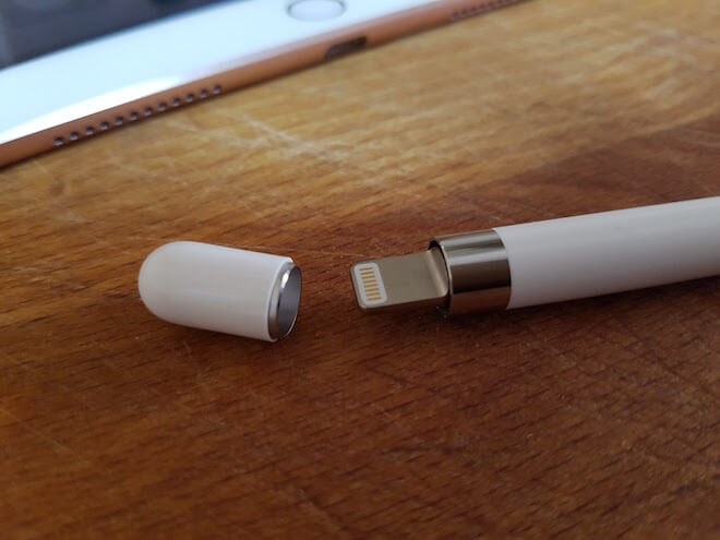 La tapa del Apple Pencil podría ser una molestia cuando vas a cargarlo...