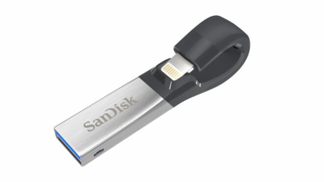 Sandisk iXpand incluye un conector Lightning flexible y un conector USB 3.0 que permite a los usuarios transferir fotos y vídeos de forma rápida y fácil 