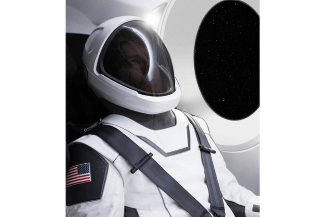 Elon Musk luce en la foto el traje especial de SpaceX