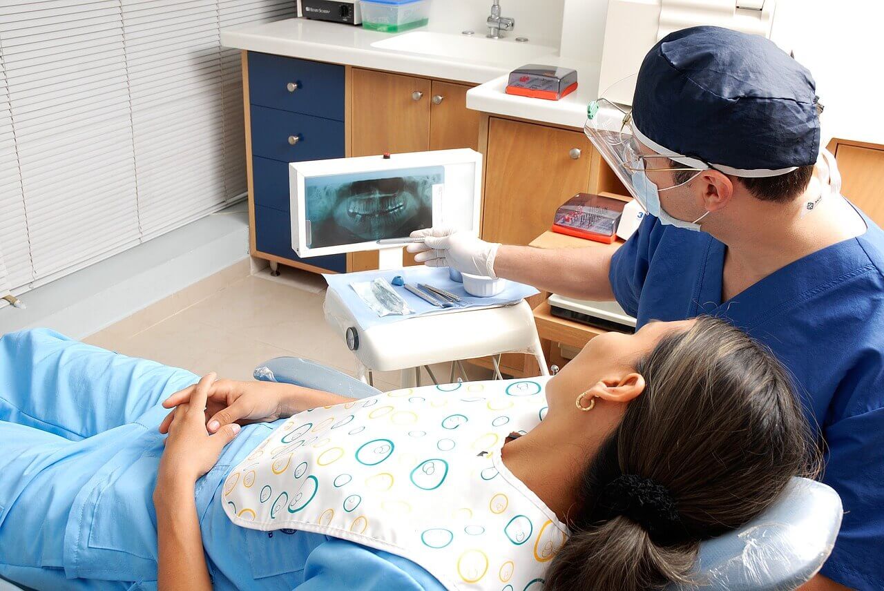 Dentistas usan gafas de realidad aumentadas