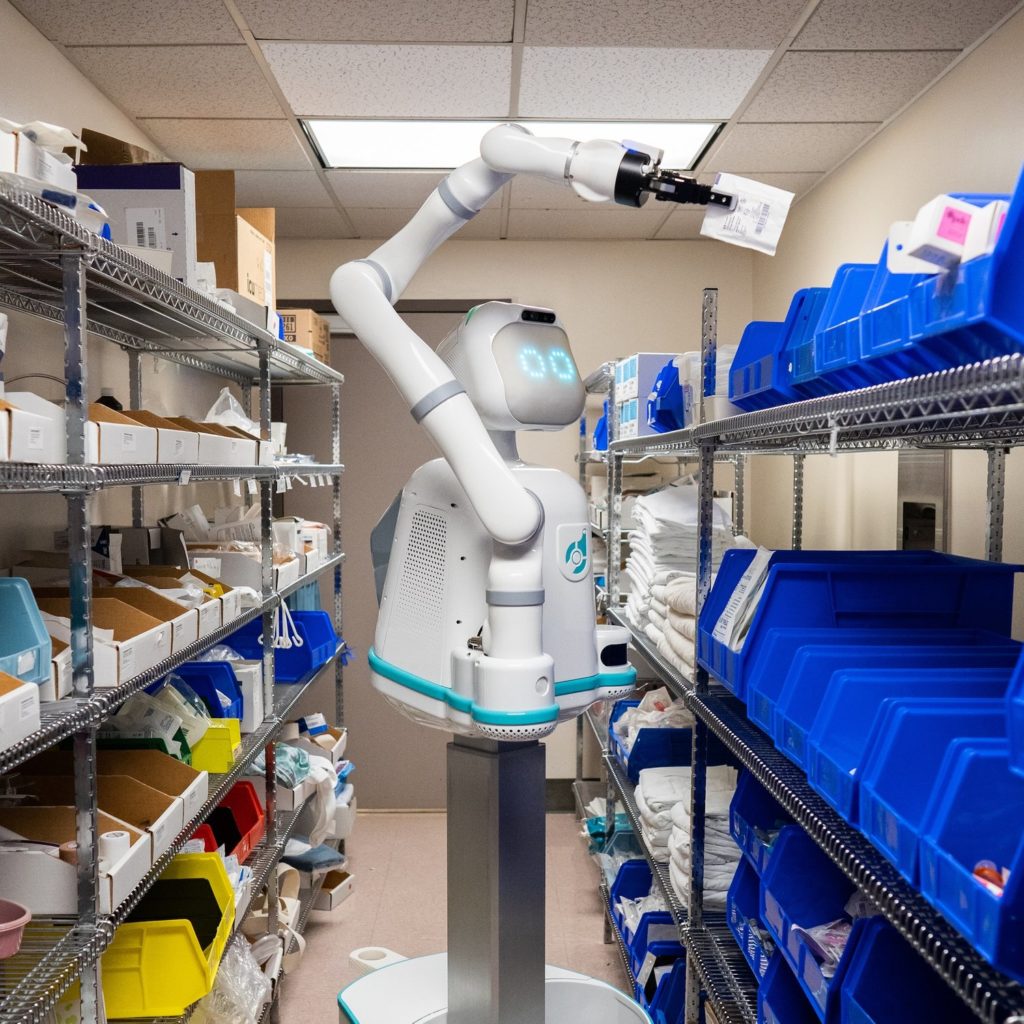 Conoce a Moxi, el robot enfermero creado para ayudar en los hospitales