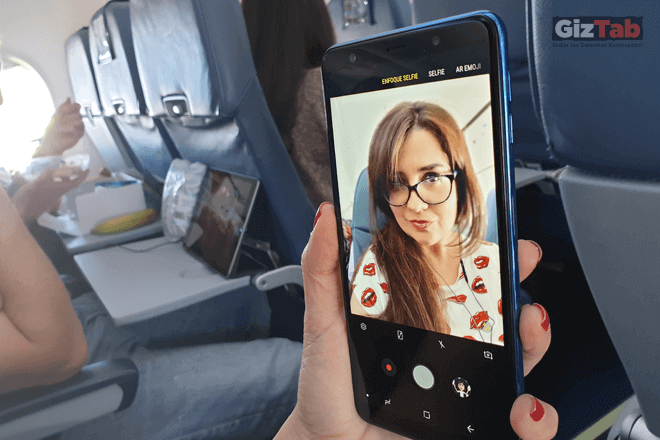 El Galaxy A7 cuenta con 24 MP en su caámara frontal, ideal para unos selfies extraordinarios