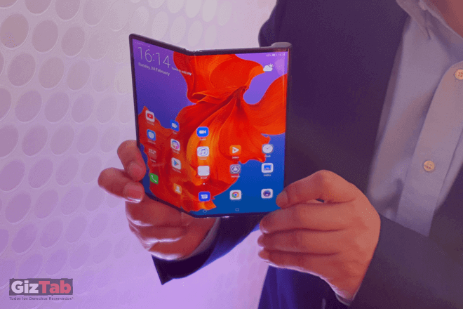 El Huawei Mate X cuenta con una pantalla que se pliega hacia fuera