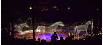 imagen de caballos en un circo en holograma en 3D