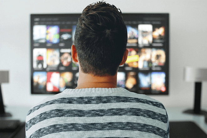 Series bajo demanda y en el móvil: la nueva ‘televisión’ que consumen los jóvenes