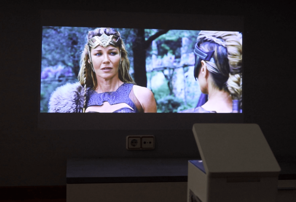 Comprar un proyector 4k UHD en lugar de un TV Smart TV