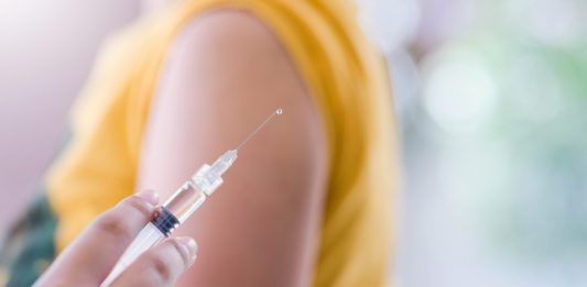 Inoculando la vacuna Covid-19