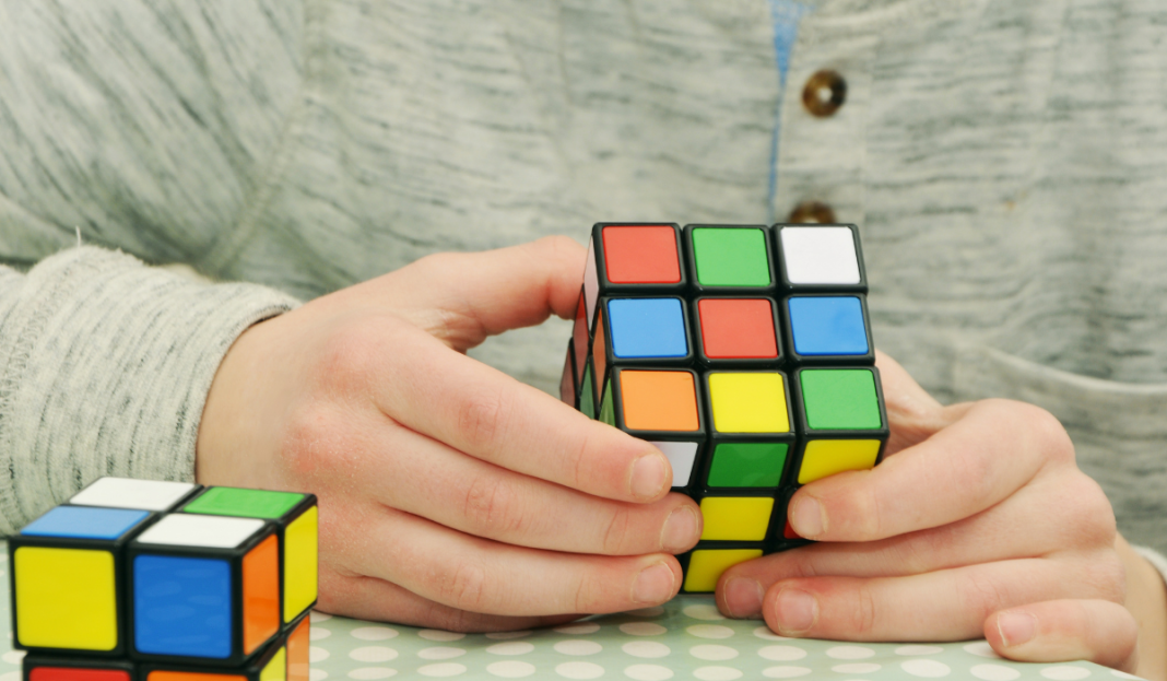 bordado Ver insectos simbólico Cubo de Rubik: un pasatiempo ideal para desarrollar habilidades STEM en  niños y adultos - GizTab